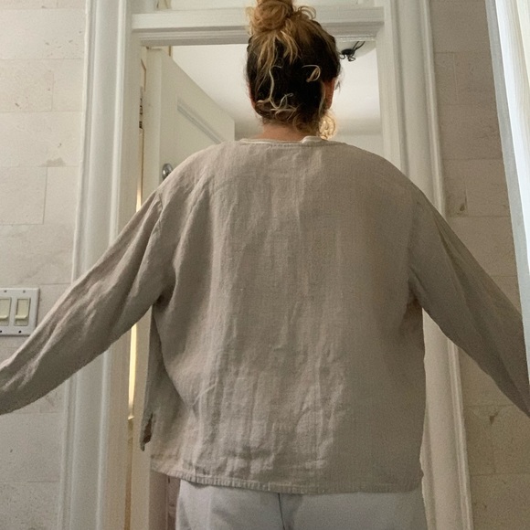 vintage cropped linen jacket- PERFECT FALL LAYER. cardigan style, raw hem collar - Picture 3 of 6